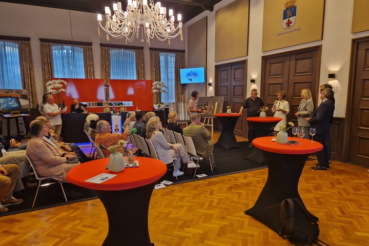 Van Roermond naar Den Haag. Politiek in woord en beeld